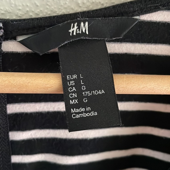 H&M striped scoop neck peplum top | black and white | size large - Picture 2 of 6